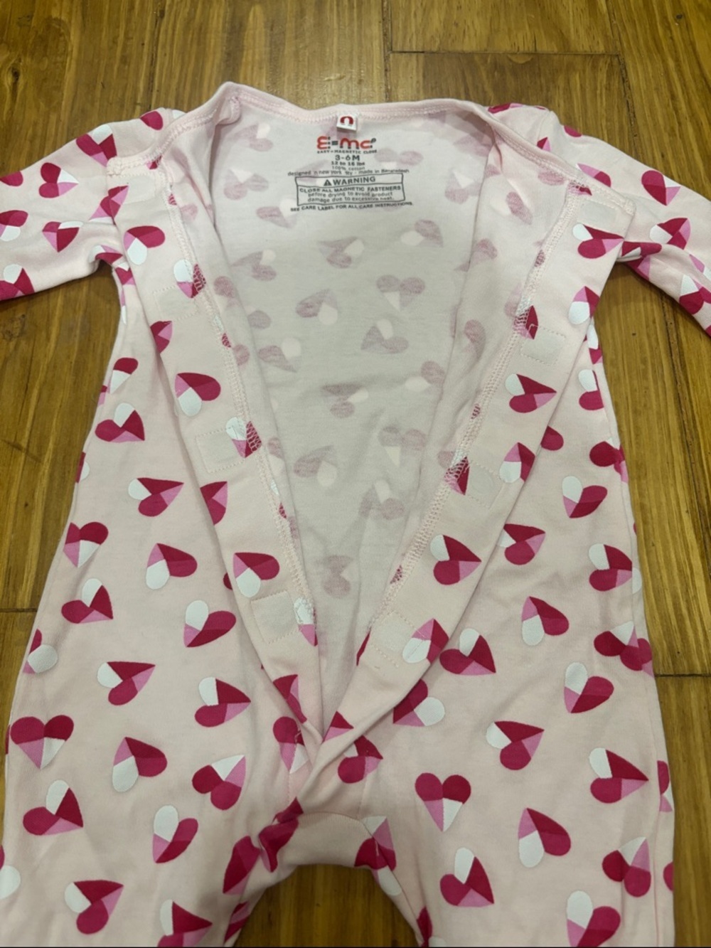 E=mc 3-6 Month 100% Cotton Magnetic Bodysuit Featuring Heart Design - Picture 3 of 3